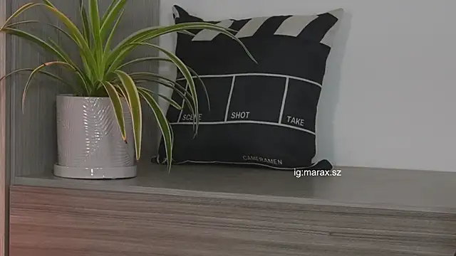 Mara_HugeAss webcam