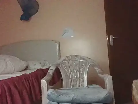 pinky-lips webcam