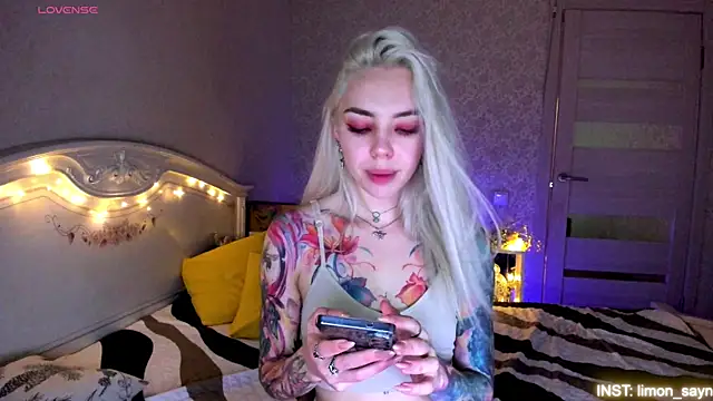 LillyMoure_ webcam