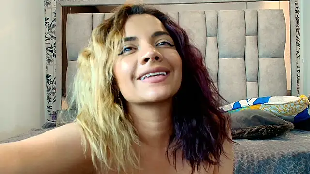 Kiara_Cruz__ webcam