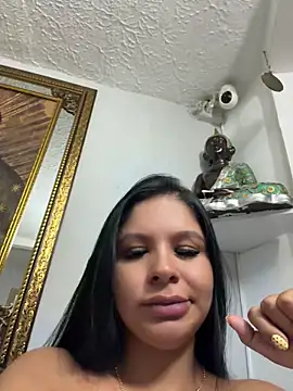 Elara_Luxe webcam