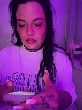 _MelinaCurves_ webcam