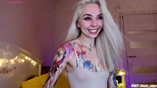 LillyMoure_ webcam