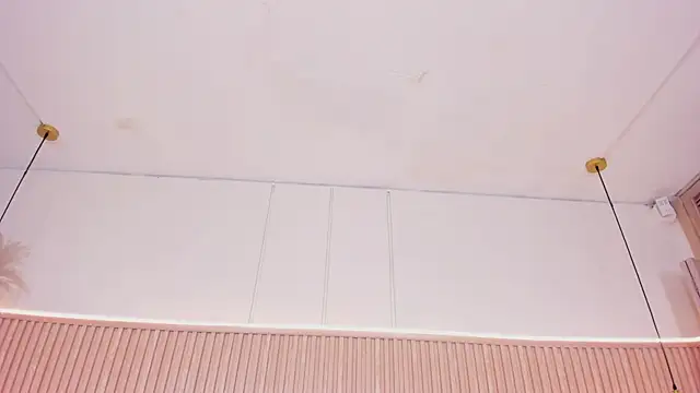 NahimiThompson webcam