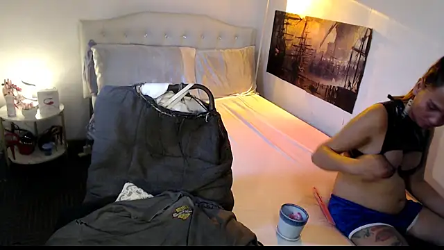 NinaDOM4CUM webcam