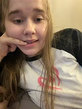 HornyGirlH live webcam show