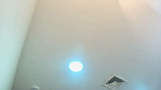 kissme_luna live cam on StripChat
