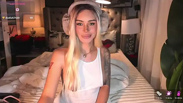 ParisianDoll webcam
