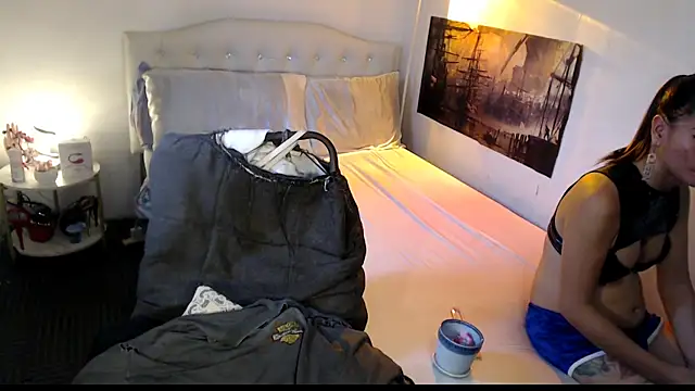 NinaDOM4CUM webcam