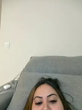 lariic Live Webcam on Stripchat