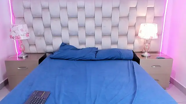 SalomeBins webcam