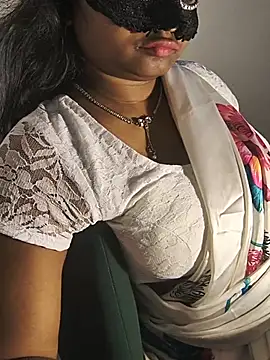 DIRTYSECRET_QUEEN_07