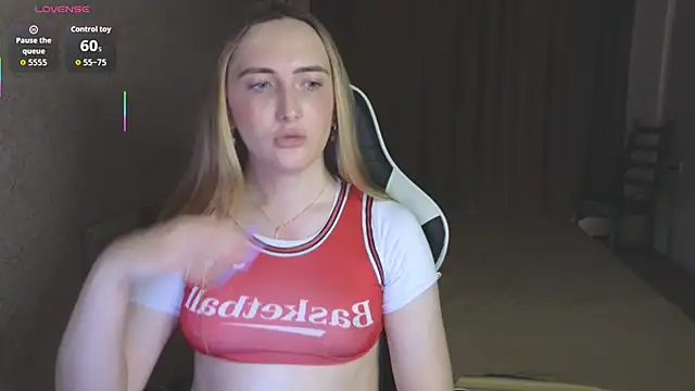 Model: Vi_Luxy