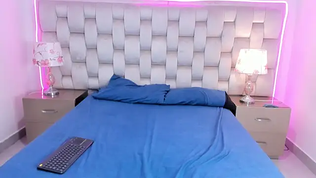 SalomeBins webcam
