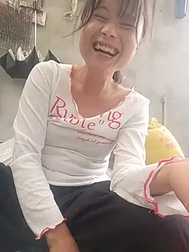 Linda-yiyi live webcam show