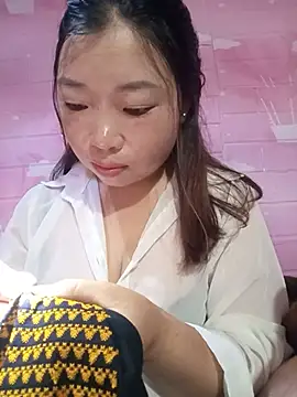 julybe live cam on StripChat