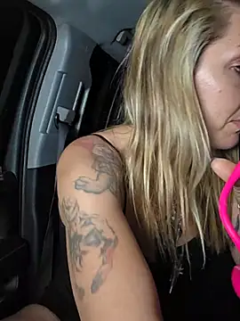 SheIsSomething live sex cam