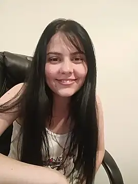 lesslyxxx - Lesslyxxx's free webcam - UK Sex Cams