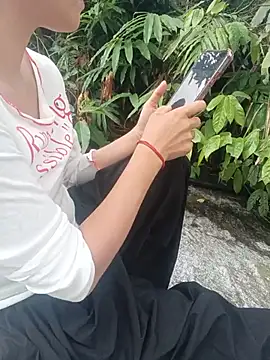 Linda-yiyi live webcam show