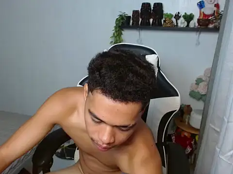 curlyasian_njxx