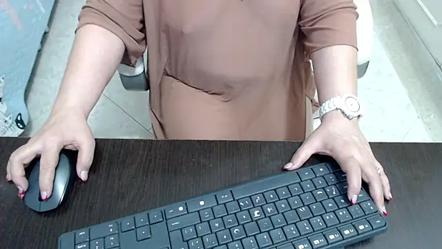 leonela_69 - Leonela_69's free webcam - UK Sex Cams