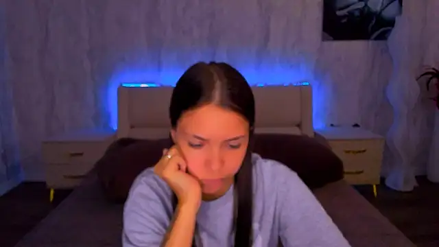 AlexaBarkley live cam on StripChat