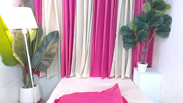 Notaestheticallykylinee live cam on StripChat