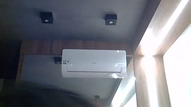 SkinnyKitten live cam