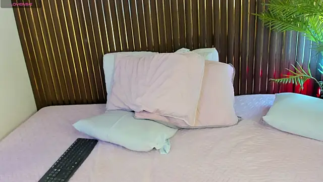 MadisonCollinss_ webcam