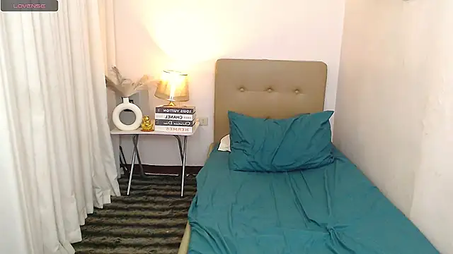 scarlet_smith7 (T teen) - show big cum