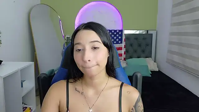 ivvoncute live cam on StripChat