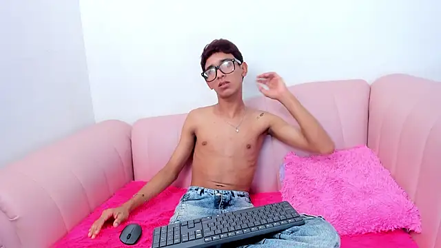joseph18_ (M twink) - SHOW COCK HARD
