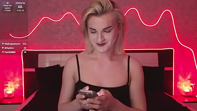 cutesexyblondee live cam on StripChat