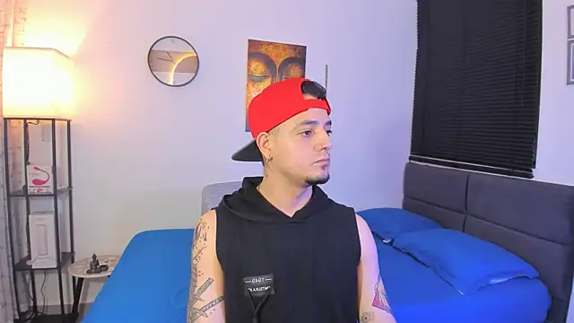 alejandro_calderon1 live cam on StripChat