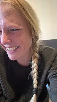 moniquelafee - MoniqueLaFee's free webcam