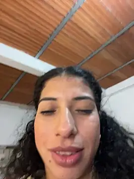 Miily_0 live cam on StripChat