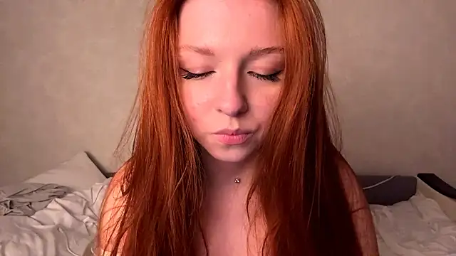 BlowzyPutt live webcam show