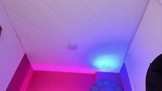 Inndrahot live webcam show