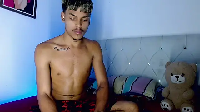 Angel_foxc13 live cam on StripChat