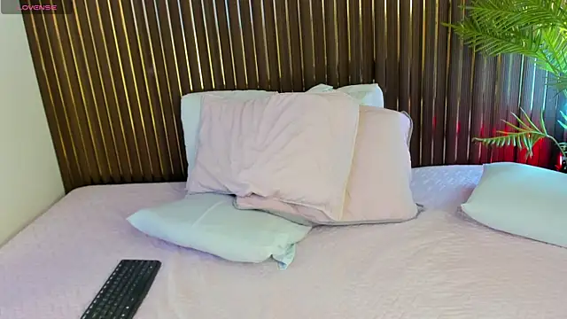 MadisonCollinss_ webcam