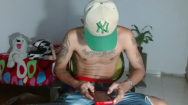skinny23cm live cam on StripChat
