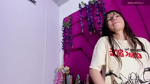 Sasha_Petitte webcam