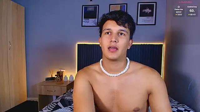 Leo_Savage_ webcam