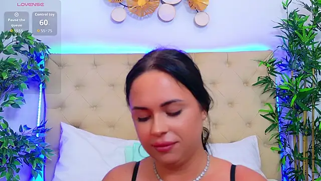TemptingLuna_ live cam on StripChat