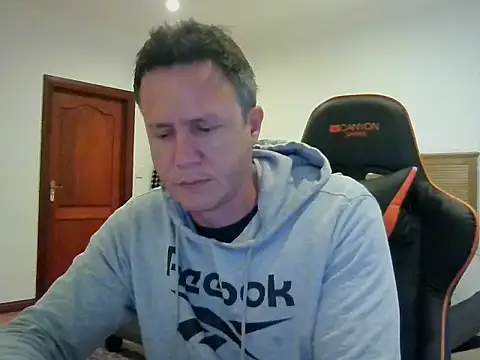 TroyDieselXXX live cam on StripChat