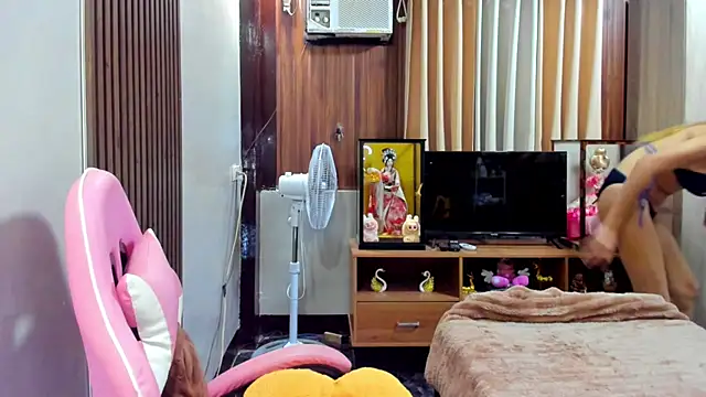 imallyoures69 live cam on StripChat