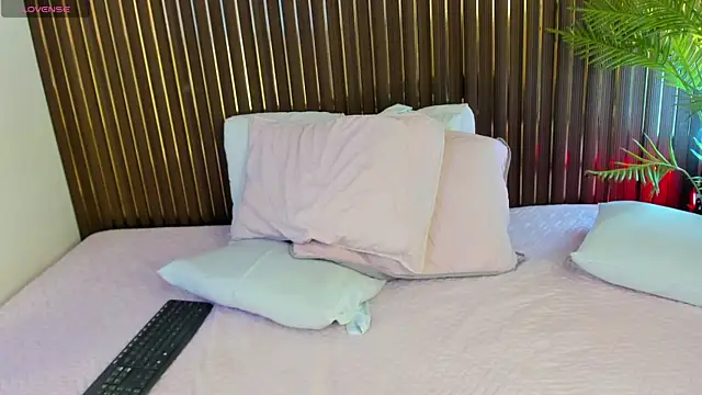 MadisonCollinss_ webcam