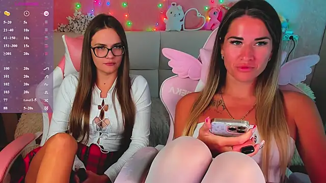 hotty_girls_here live cam on StripChat