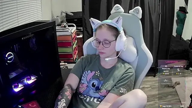 LilyFoxxx webcam