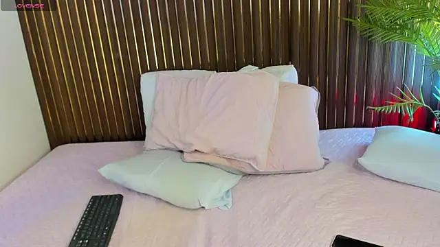 MadisonCollinss_ webcam